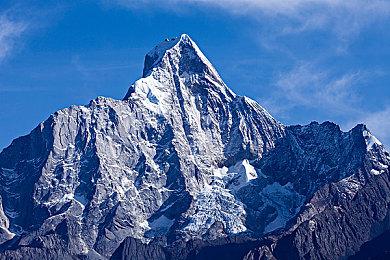 《死亡搁浅2》“真人版”来了 现实版弩哥街头送货还原度爆表